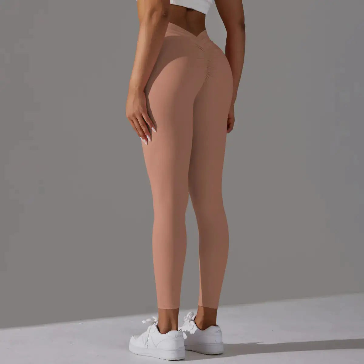 Sculpting V-Back Leggings